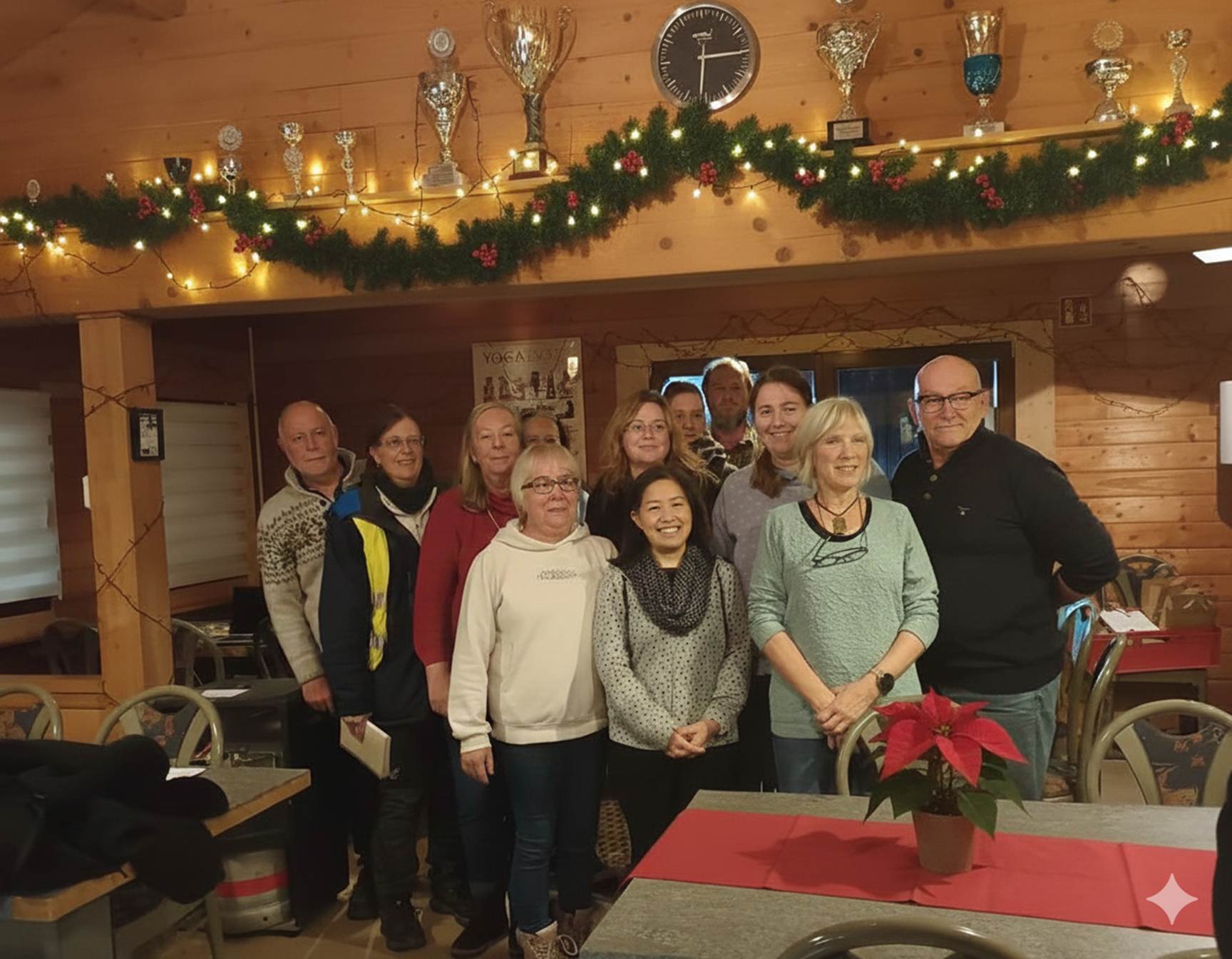 Ein Bild, das Kleidung, Person, L�cheln, Im Haus enth�lt.

KI-generierte Inhalte k�nnen fehlerhaft sein.